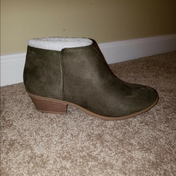 NWB SODA Western Ankle Bootie Chunky Block Heel - Picture 2 of 4